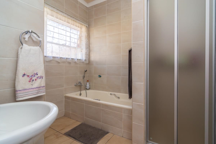 3 Bedroom Property for Sale in Wilro Park Gauteng