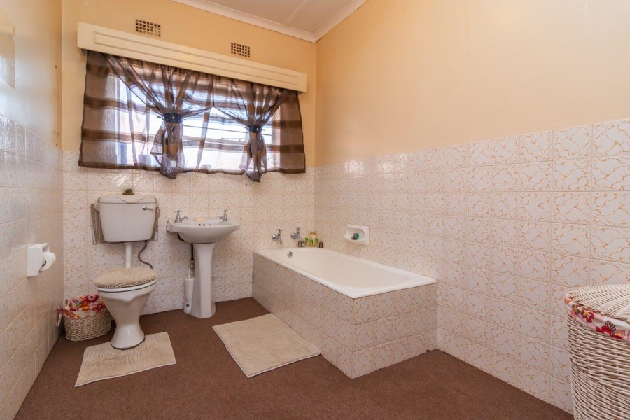 3 Bedroom Property for Sale in Wilro Park Gauteng