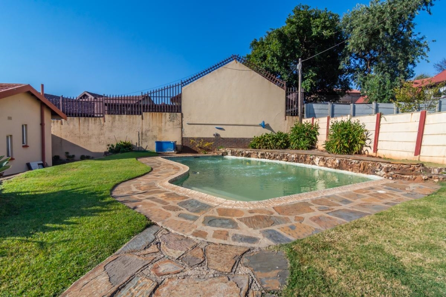 3 Bedroom Property for Sale in Wilro Park Gauteng