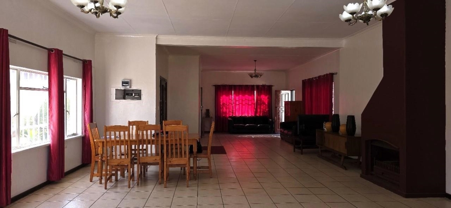 6 Bedroom Property for Sale in Oakdene Gauteng