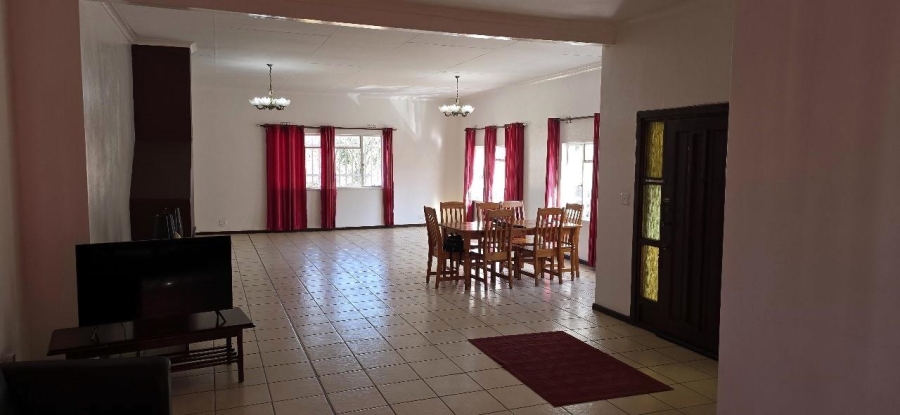 6 Bedroom Property for Sale in Oakdene Gauteng