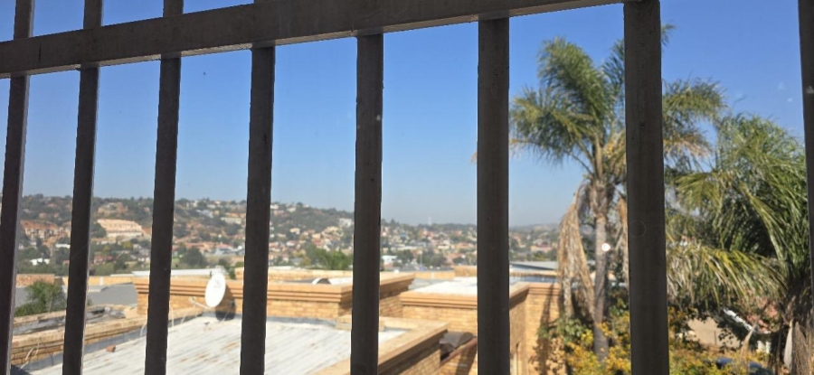 6 Bedroom Property for Sale in Oakdene Gauteng