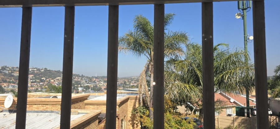 6 Bedroom Property for Sale in Oakdene Gauteng