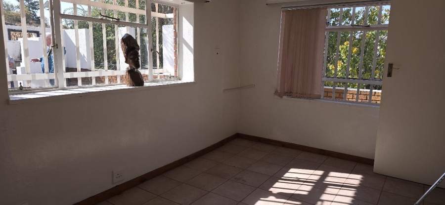 6 Bedroom Property for Sale in Oakdene Gauteng
