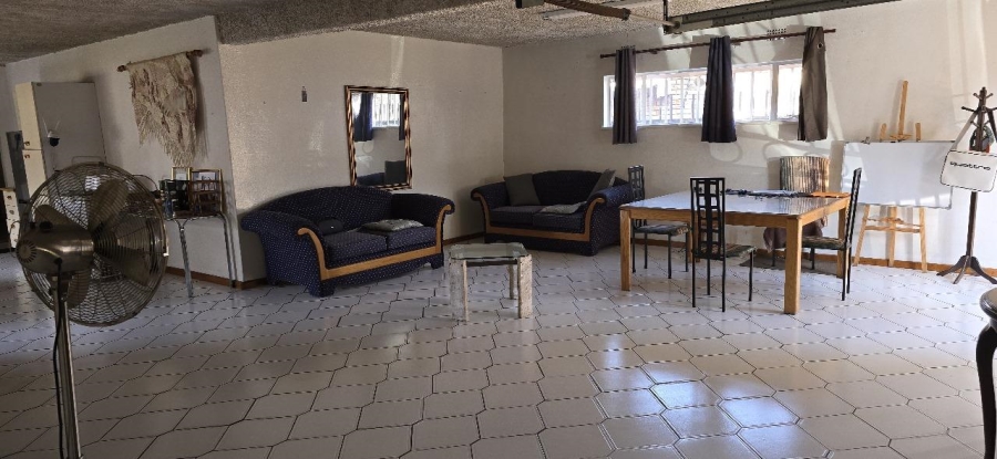6 Bedroom Property for Sale in Oakdene Gauteng