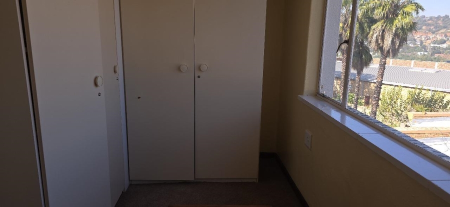6 Bedroom Property for Sale in Oakdene Gauteng