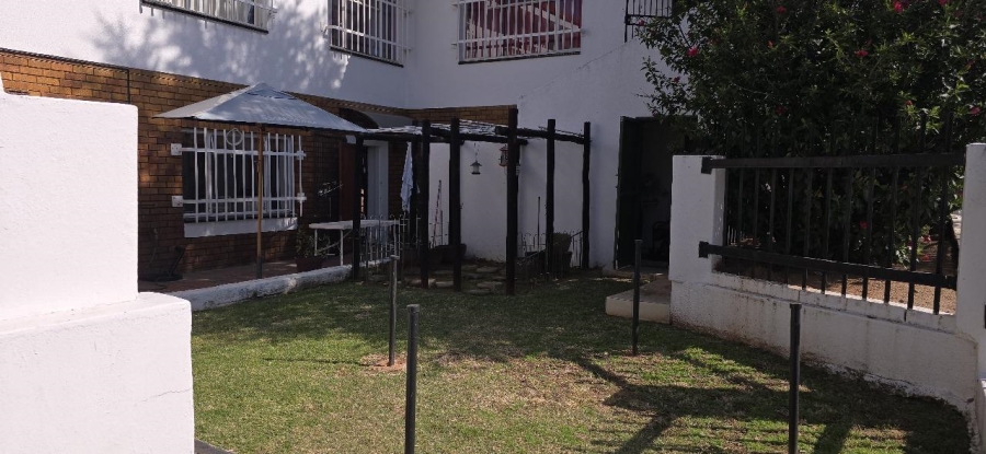 6 Bedroom Property for Sale in Oakdene Gauteng