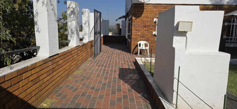 6 Bedroom Property for Sale in Oakdene Gauteng