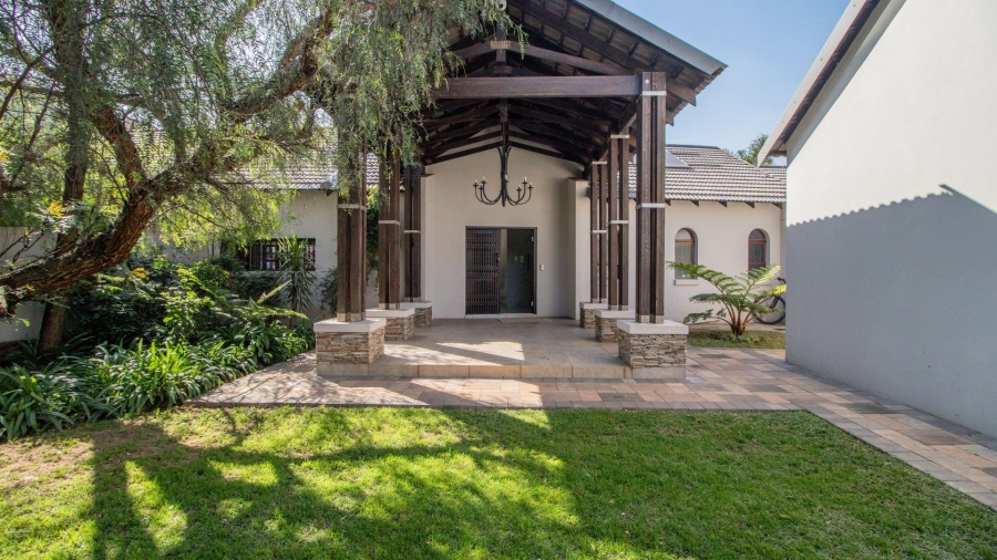 5 Bedroom Property for Sale in Lakefield Gauteng