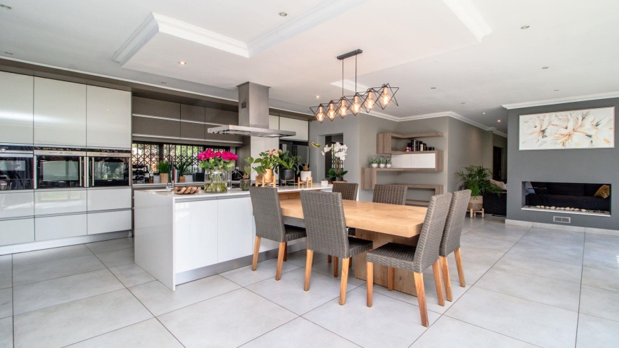 5 Bedroom Property for Sale in Lakefield Gauteng