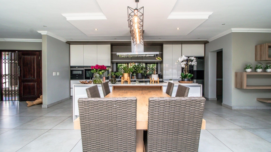 5 Bedroom Property for Sale in Lakefield Gauteng