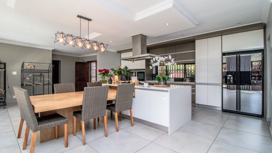5 Bedroom Property for Sale in Lakefield Gauteng