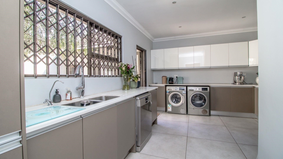 5 Bedroom Property for Sale in Lakefield Gauteng