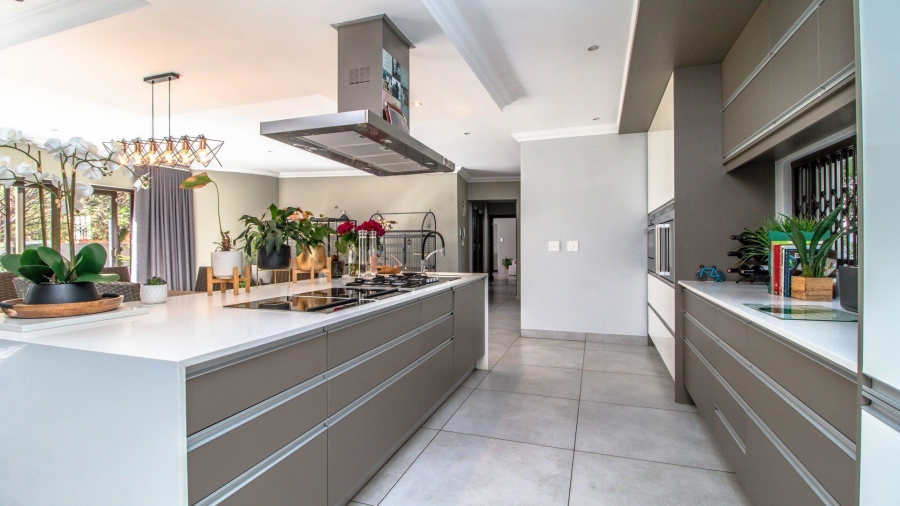 5 Bedroom Property for Sale in Lakefield Gauteng