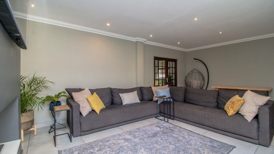 5 Bedroom Property for Sale in Lakefield Gauteng