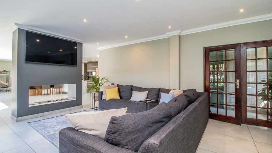 5 Bedroom Property for Sale in Lakefield Gauteng