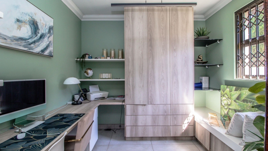 5 Bedroom Property for Sale in Lakefield Gauteng