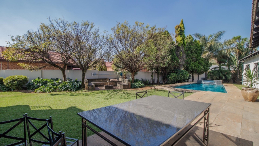 5 Bedroom Property for Sale in Lakefield Gauteng