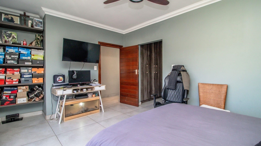 5 Bedroom Property for Sale in Lakefield Gauteng
