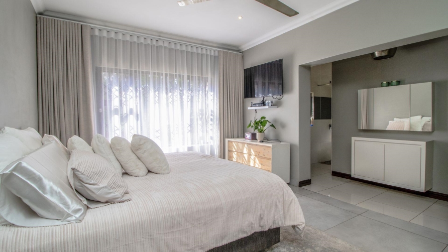5 Bedroom Property for Sale in Lakefield Gauteng