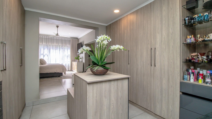 5 Bedroom Property for Sale in Lakefield Gauteng