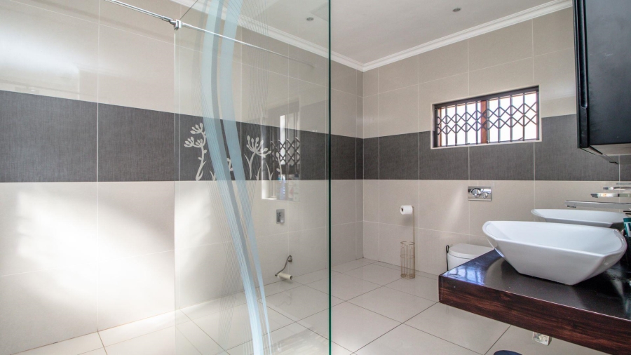 5 Bedroom Property for Sale in Lakefield Gauteng