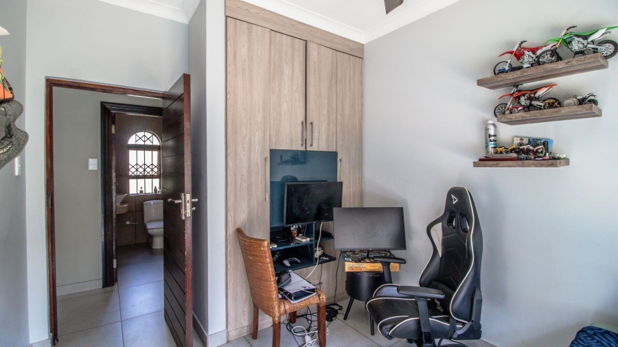 5 Bedroom Property for Sale in Lakefield Gauteng