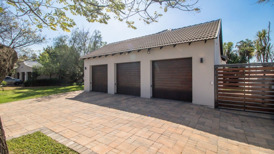 5 Bedroom Property for Sale in Lakefield Gauteng
