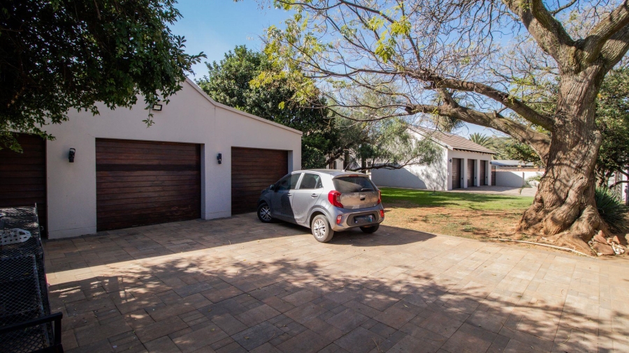 5 Bedroom Property for Sale in Lakefield Gauteng