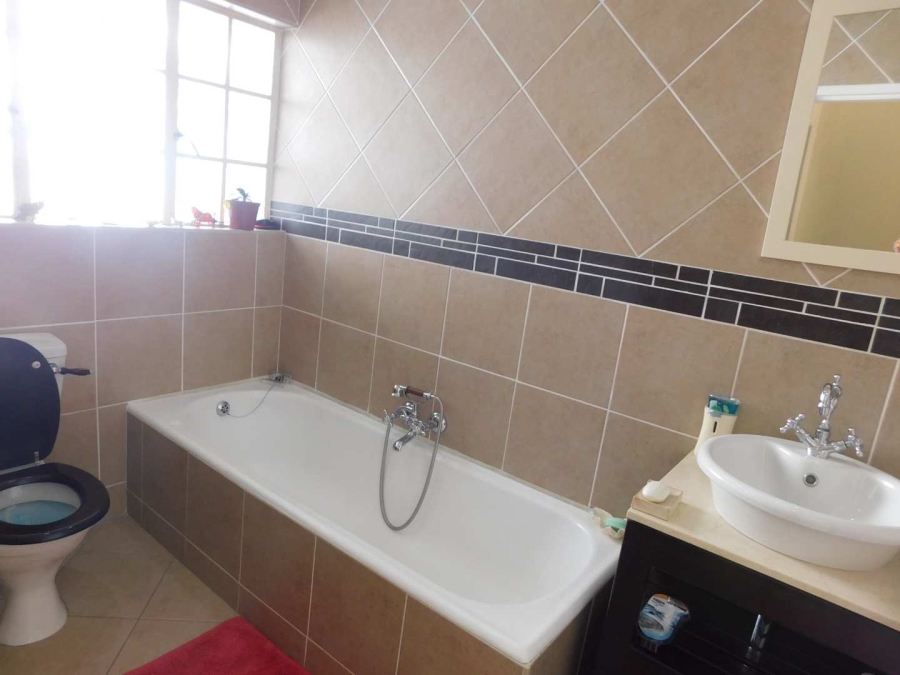 To Let 4 Bedroom Property for Rent in Morningside Ext 40 Gauteng