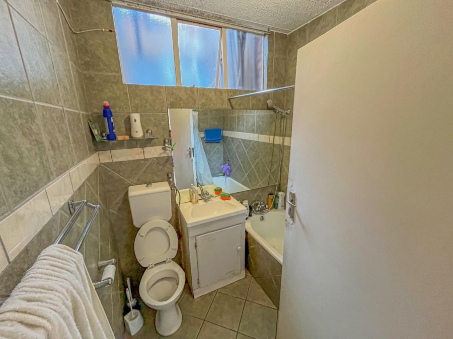 2 Bedroom Property for Sale in La Montagne Gauteng
