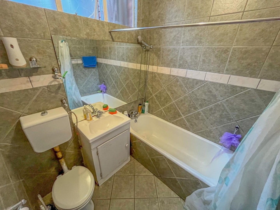 2 Bedroom Property for Sale in La Montagne Gauteng