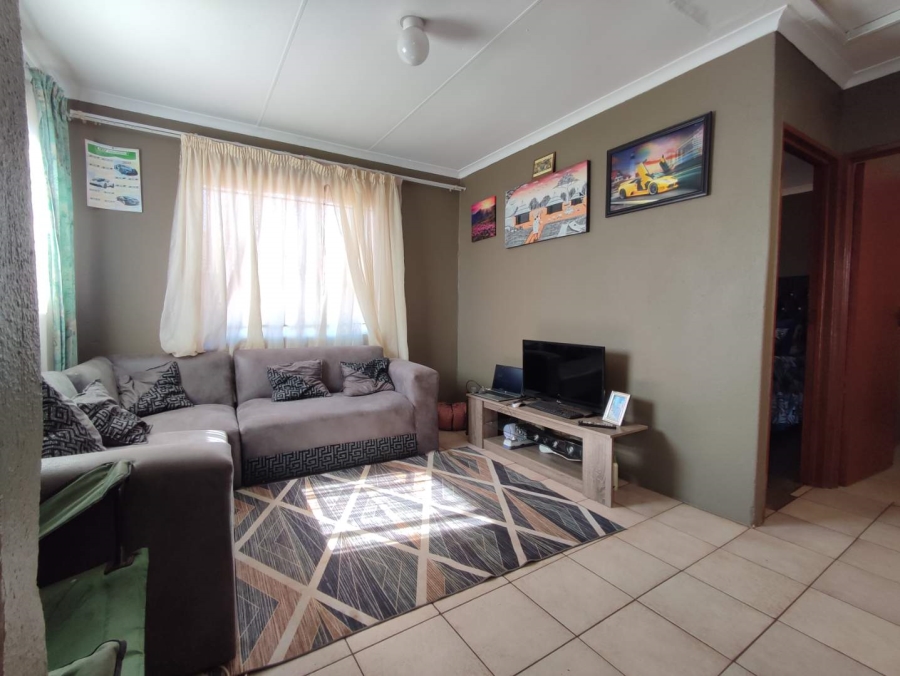 2 Bedroom Property for Sale in Protea Glen Gauteng