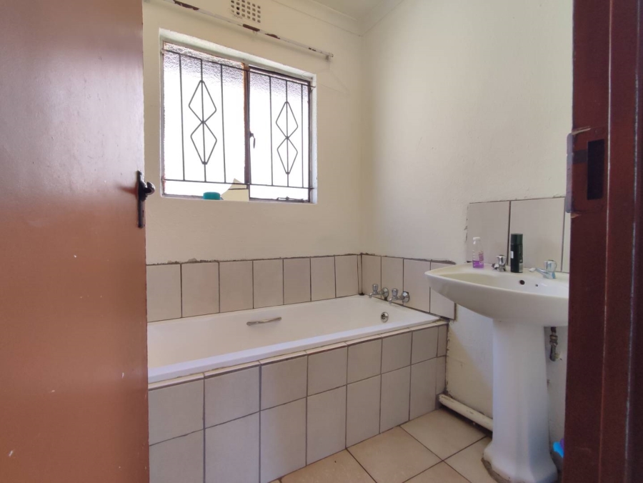 2 Bedroom Property for Sale in Protea Glen Gauteng