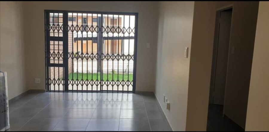 To Let 2 Bedroom Property for Rent in Vorna Valley Gauteng