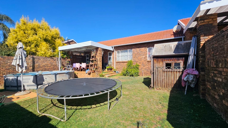 To Let 3 Bedroom Property for Rent in Faerie Glen Gauteng