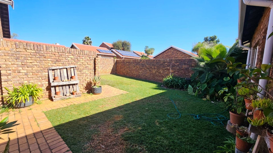 To Let 3 Bedroom Property for Rent in Faerie Glen Gauteng