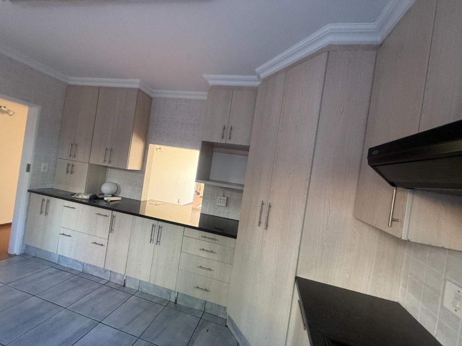 To Let 2 Bedroom Property for Rent in Windsor West Gauteng