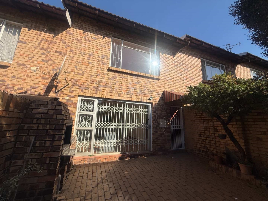 To Let 2 Bedroom Property for Rent in Windsor West Gauteng