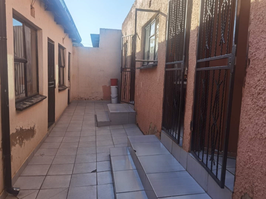 6 Bedroom Property for Sale in Tembisa Gauteng