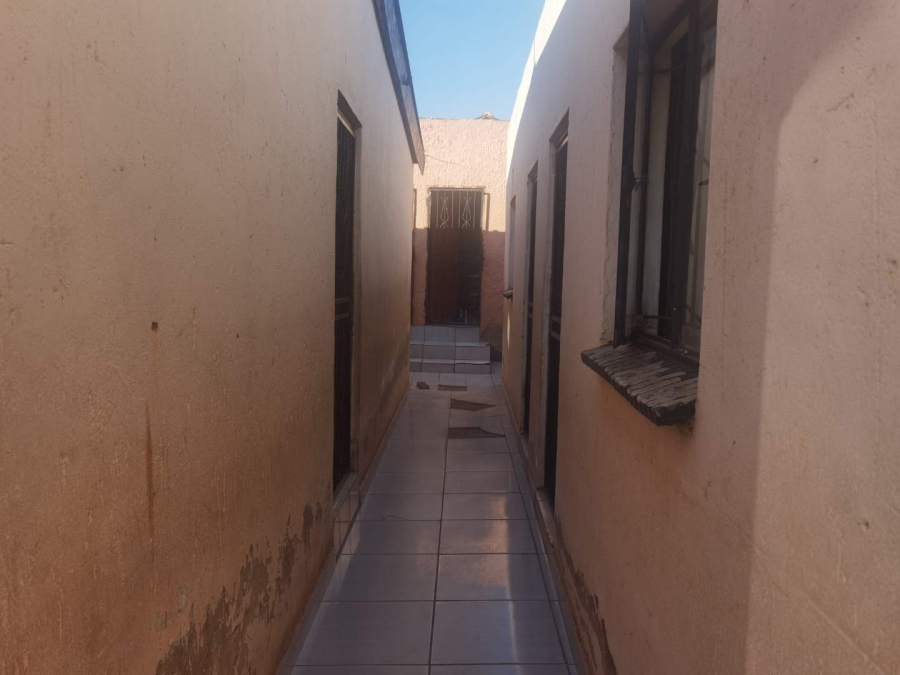 6 Bedroom Property for Sale in Tembisa Gauteng