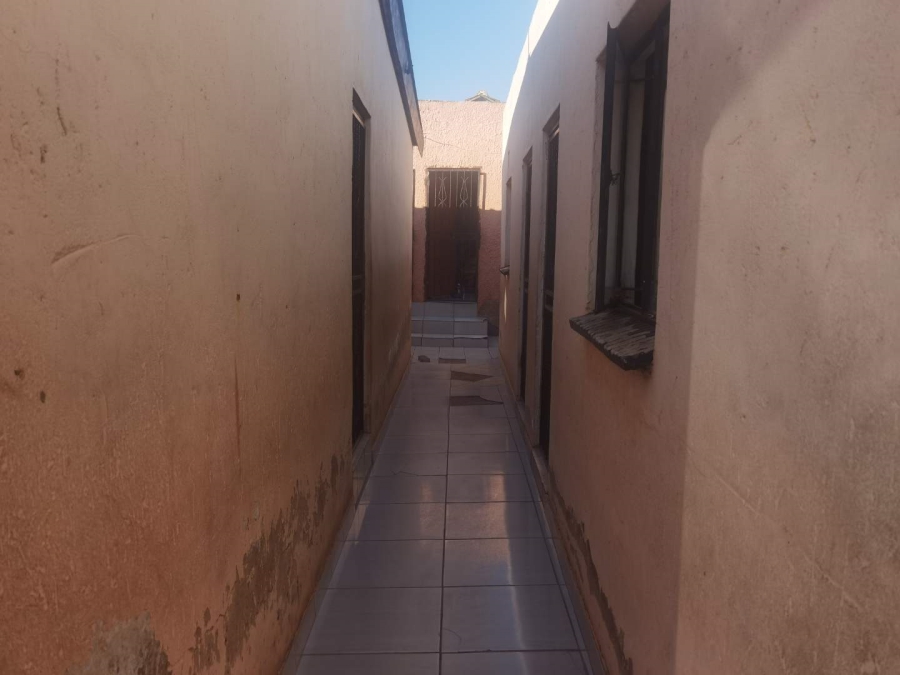 6 Bedroom Property for Sale in Tembisa Gauteng