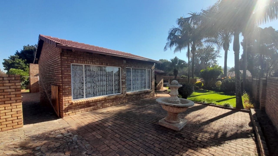 4 Bedroom Property for Sale in Birchleigh North Gauteng