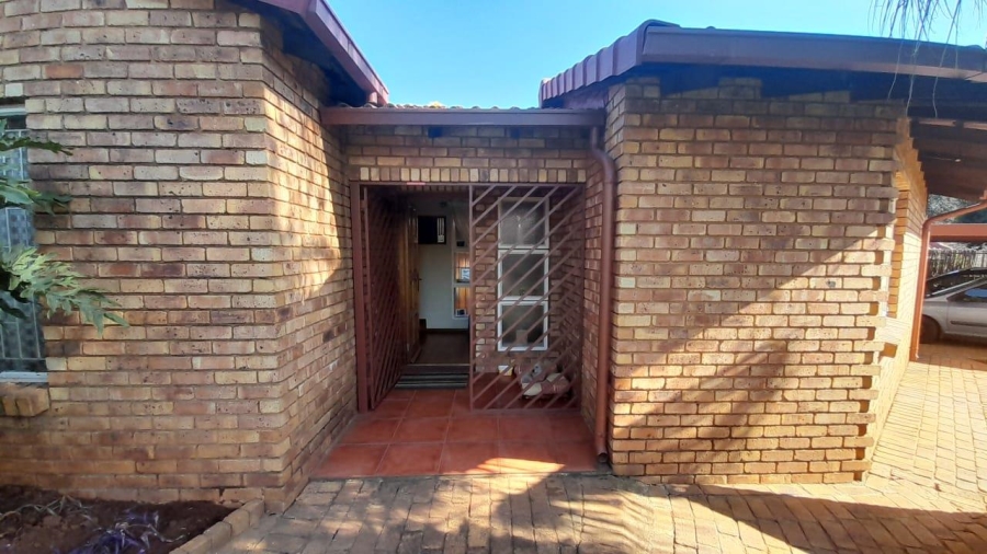 4 Bedroom Property for Sale in Birchleigh North Gauteng