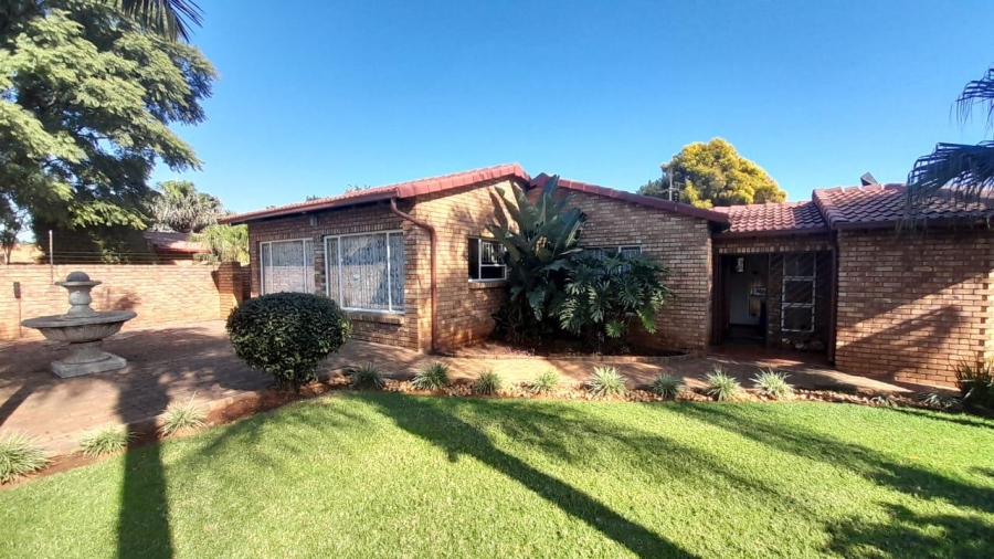 4 Bedroom Property for Sale in Birchleigh North Gauteng