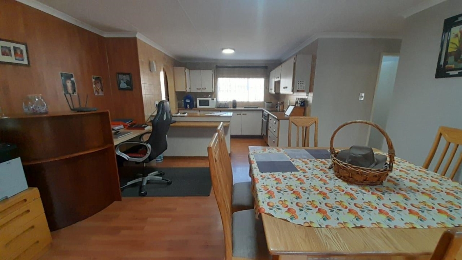 4 Bedroom Property for Sale in Birchleigh North Gauteng