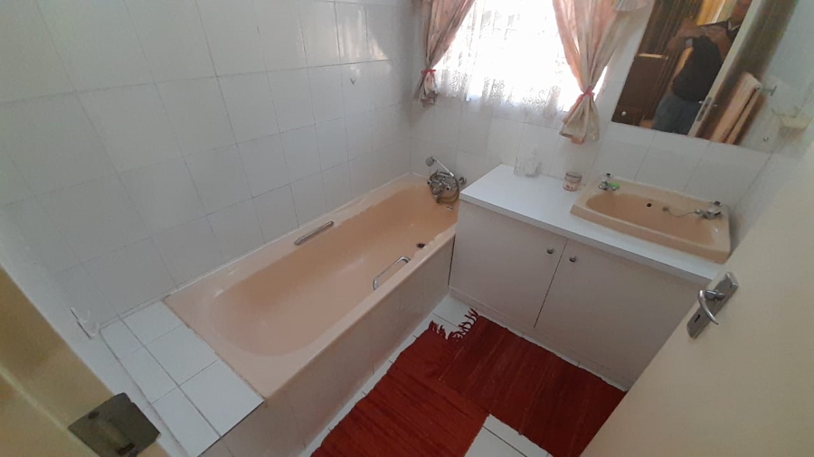 4 Bedroom Property for Sale in Birchleigh North Gauteng