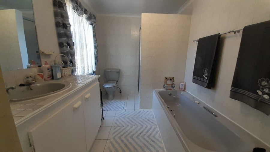 4 Bedroom Property for Sale in Birchleigh North Gauteng