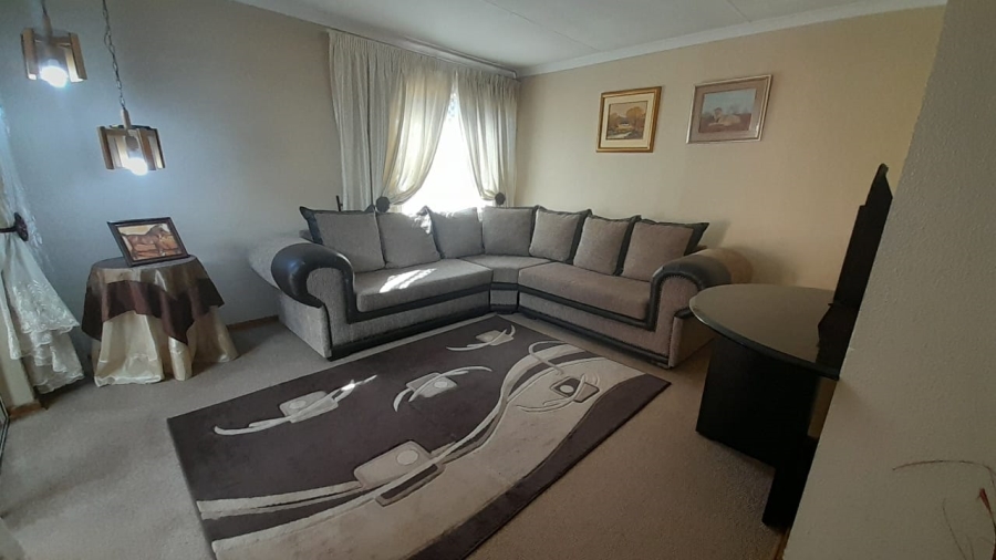 4 Bedroom Property for Sale in Birchleigh North Gauteng