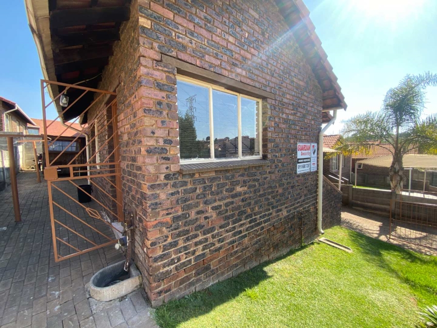 3 Bedroom Property for Sale in Mondeor Gauteng